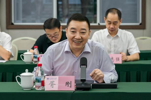 https://www.pzhu.edu.cn/__local/1/92/4C/7E689F44AB8EC56437E6B9A5ED1_8F19B9AA_103AF.jpg